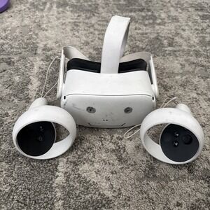 Meta Oculus Quest 2 VR Headset/Controllers  **NOT WORKING FOR PARTS ONLY*